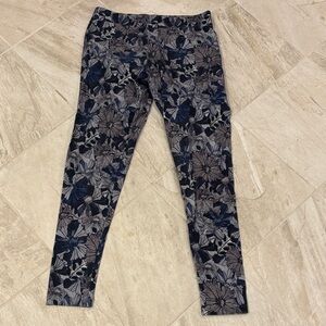 Soft Surroundings Floral Print Leggings in Navy and Gray